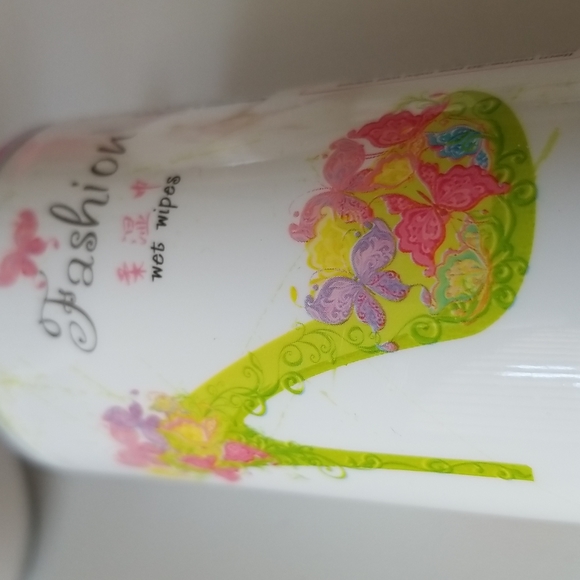 3/$25♥️ Mini Can Portable Fashion Heel Design Sanitizing Wet Wipes Keychain New - Picture 10 of 13